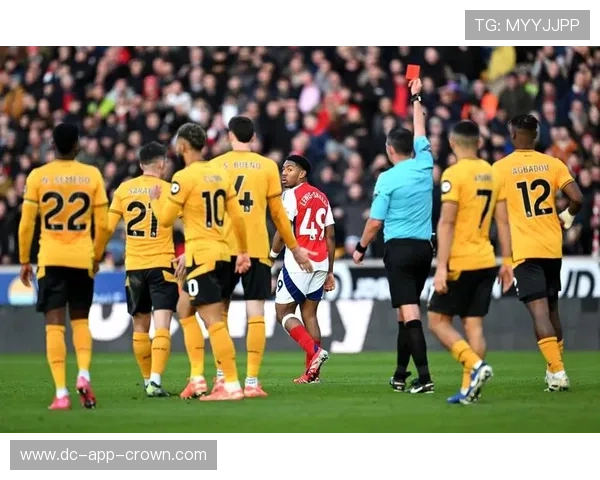 场外暴力行为为何仍会被红牌罚下？裁判判罚依据解析