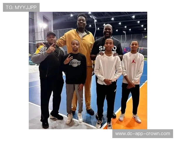 姚明家里那车库跟展厅似的，这日子谁顶得住啊？