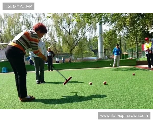 球门球二次触球规则详解：何时属于违规导致犯规楼下