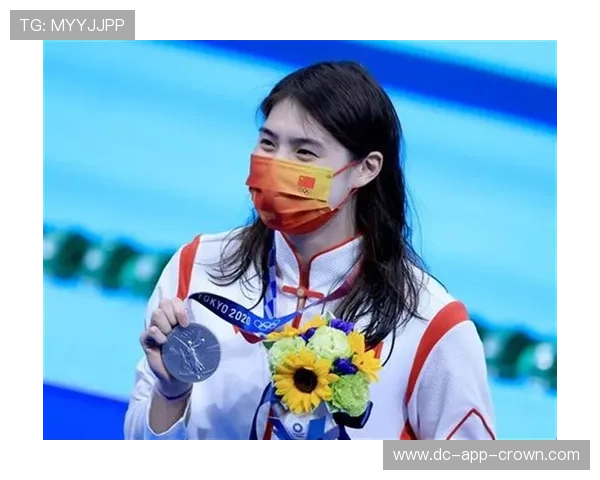 张雨霏训练完顺手买包，我工资还没她零头多