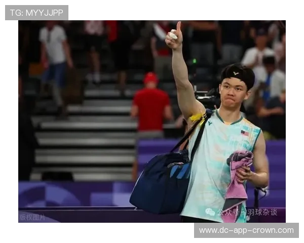 李梓嘉比赛穿得这么简陋，奖杯倒是堆成小山了？