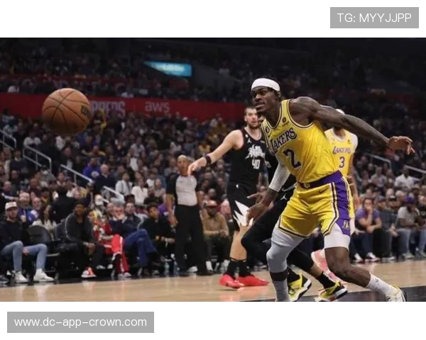 加里·佩顿突破组织双重威胁 为湖人防守端注入活力